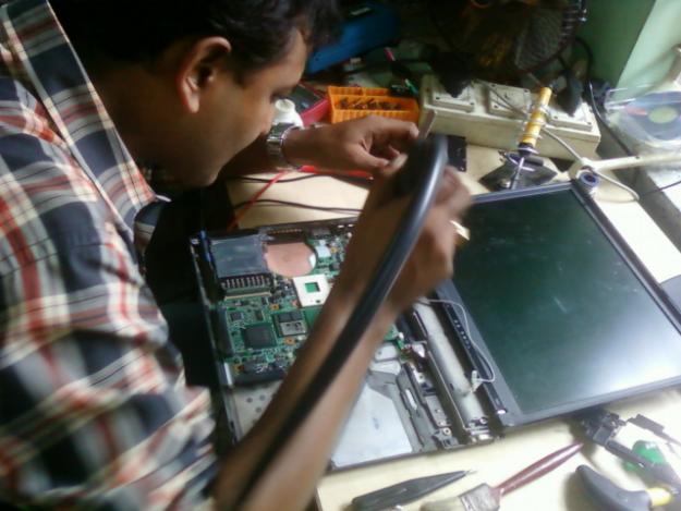 How to Repair a Laptop Monitor