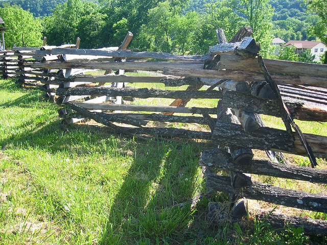 How to Build a Wooden Fence